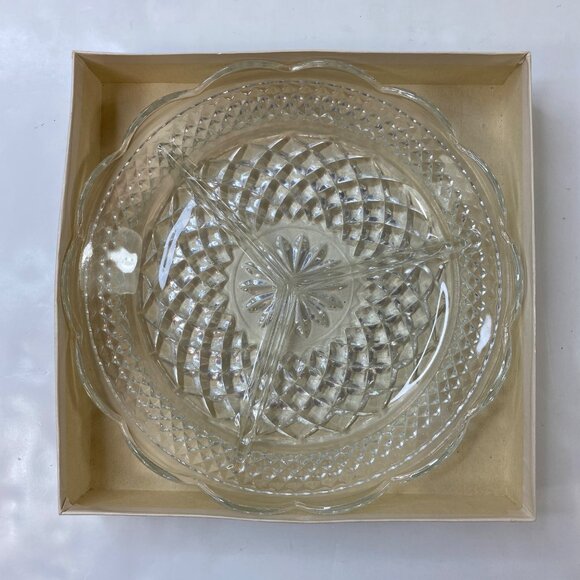 Anchor Hocking Wexford Divided Glass Round Divided Relish 8.5" Dish Vintage - Picture 9 of 9